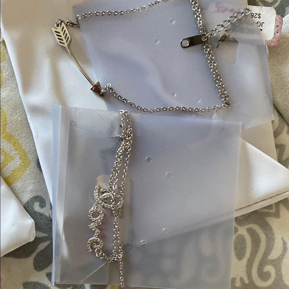 Elegant Silver Necklace with Arrow Charm